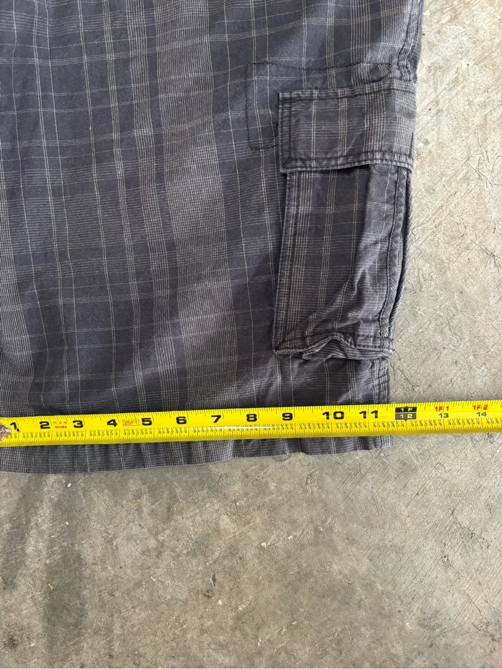 Grunge Grey/Charcoal Plaid Cargo Shorts sz 34